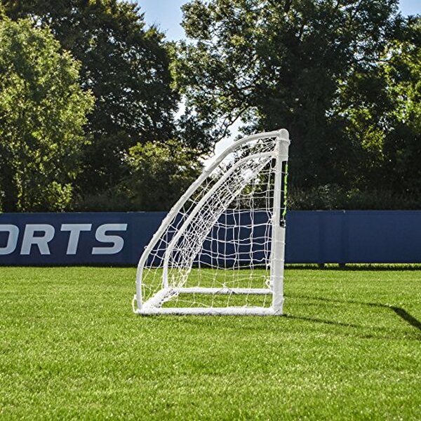 Découvrez notre test complet du but de football en PVC FORZA 155x122 cm, spécialement conçu pour les jeunes joueurs. Robustesse, sécurité et plaisir de jeu garantis  !