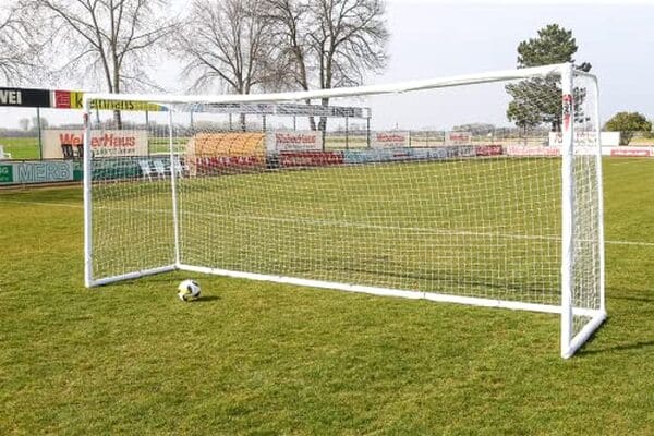 Découvrez notre évaluation du but de foot POWERSHOT® Pro 5 x 2 m : design, robustesse et performance analysés pour vous aider à faire le bon choix d'équipement sportif.