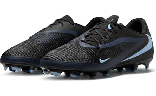 Découvrez notre test détaillé des chaussures de football Nike Phantom 6 Low acad FG/MG : analyse de la performance, du confort et du style pour optimiser votre jeu sur le terrain.