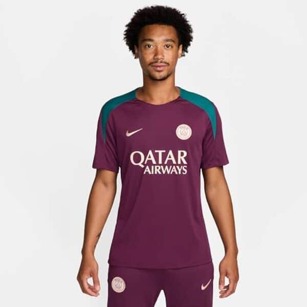 Découvrez notre analyse détaillée du maillot nike psg top FN9821-613 en taille s : confort, design et performance pour les passionnés de football.