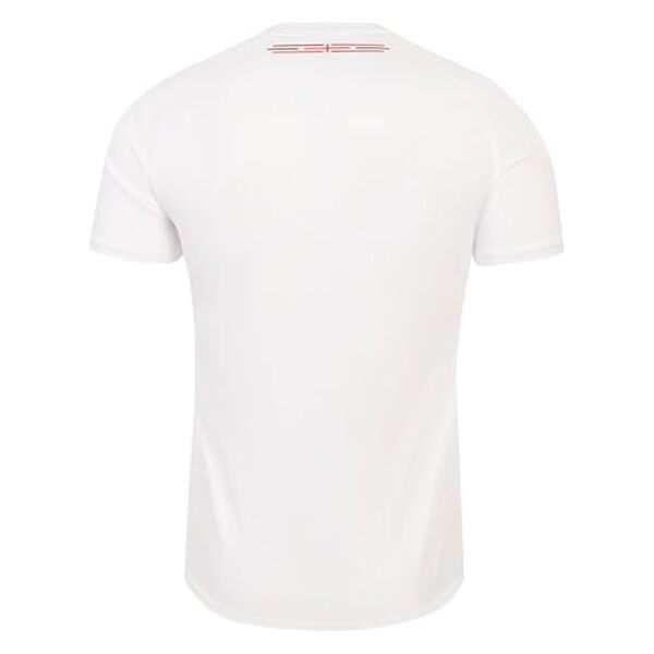 Découvrez notre test complet du maillot domicile Umbro 98514u pour hommes : design, confort et performance analysés pour vous aider dans votre choix sportif.