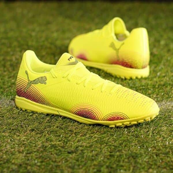Découvrez notre test de la Puma Future 8 Play TT, une chaussure de football alliant performance et confort sur le terrain.