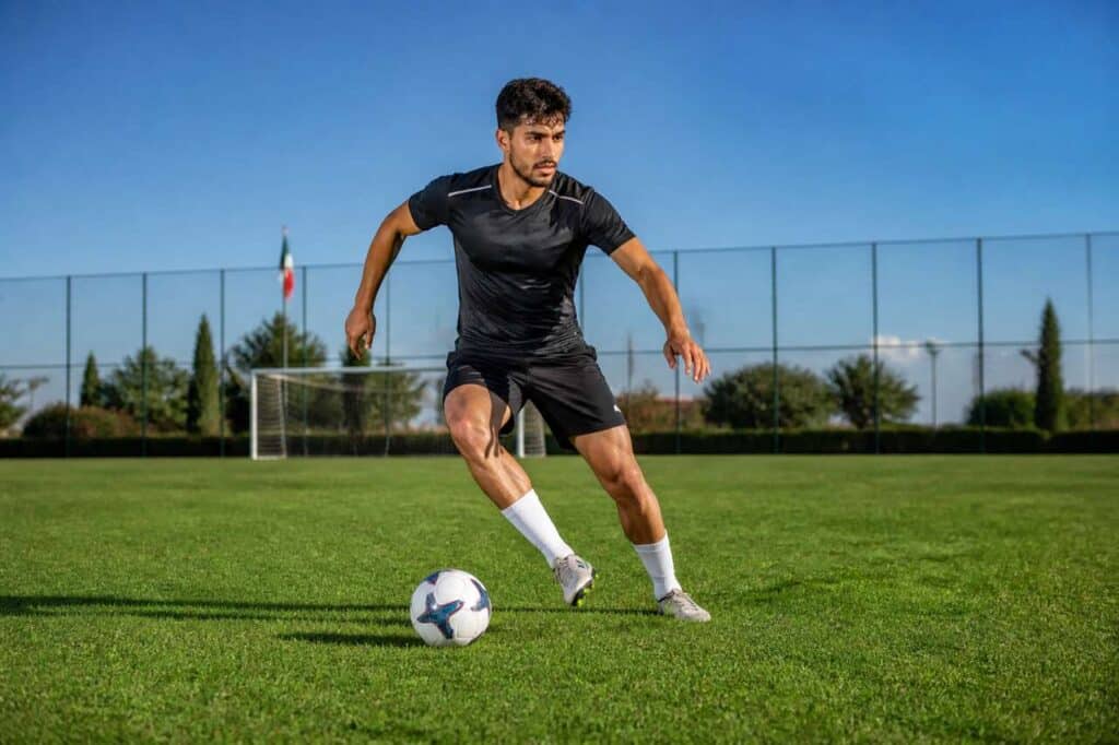 Comment conserver le ballon au football ?