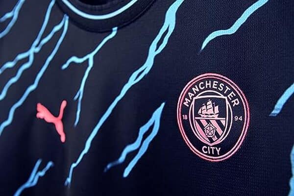 Découvrez notre test détaillé du maillot third Manchester City 2026/24 taille 3XL : qualité, confort et design. Avis honnête et comparaison pour les supporters.
