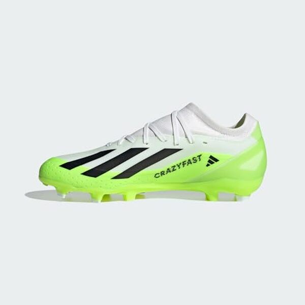 Découvrez notre test détaillé des Adidas Crazyfast.3 : performances, confort et technologie innovante pour les footballeurs exigeants. 