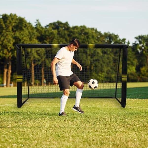 Découvrez notre test détaillé de la cage de foot Umbro 240 x 160 cm : dimensions, qualité et performance pour enfants et adultes. Avis et conseils d'achat.
