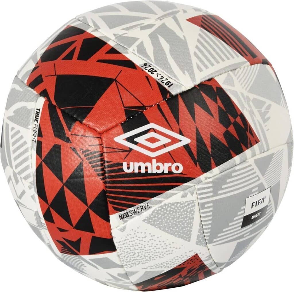 Test du ballon de football Umbro neo swerve blanc/noir/vert citron taille 4