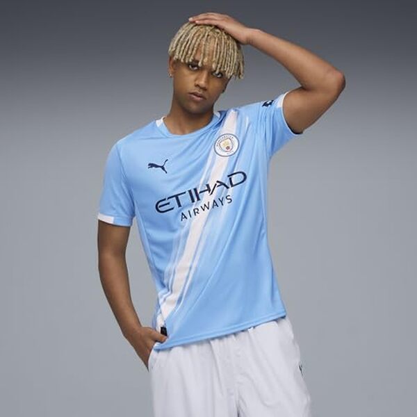 Découvrez notre test complet du maillot domicile Puma Manchester City FC 25/26 : design, confort et qualité de la nouvelle tenue des Citizens.