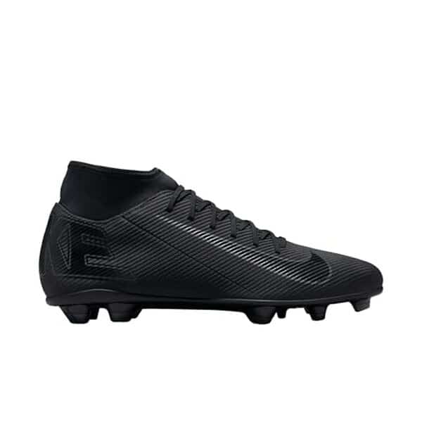 Découvrez notre test complet des chaussures de football Nike Superfly 10 Club FG/MG : performances, confort, technologie et verdict d'expert pour bien choisir vos crampons. 