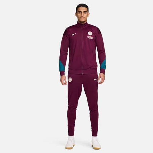 Découvrez notre test complet du survêtement Nike PSG Dri-Fit modèle FN9454-613 : confort, technologie et style pour les supporters du PSG.