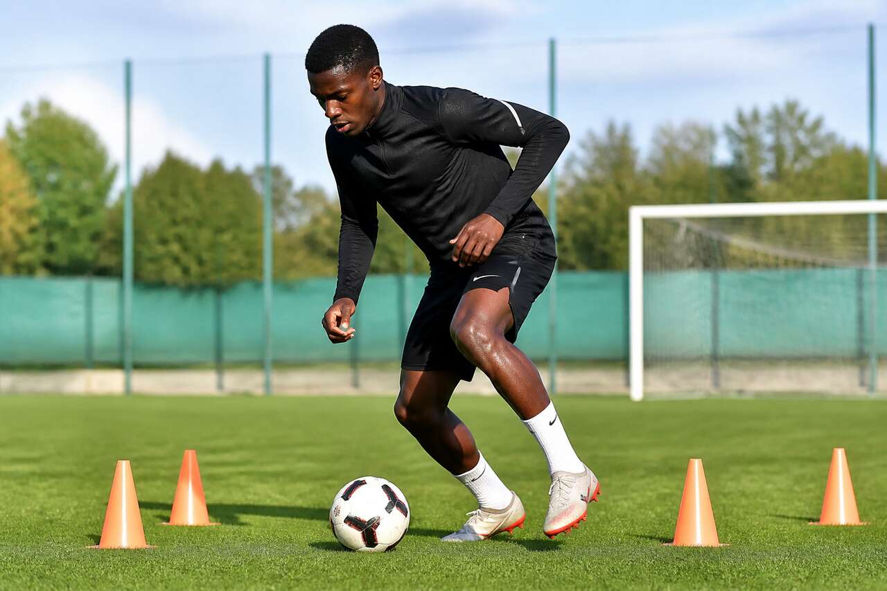 Exercices de vitesse avec ballon: conduire, pousser, prot&eacute;ger