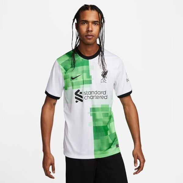 Découvrez notre test complet de la chemise homme Nike LFC XS : qualité, confort et design. Avis détaillé et conseils pour trouver votre taille idéale. 
