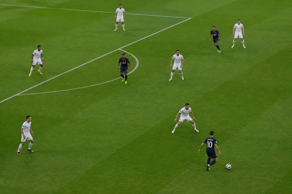 Défendre en zone au football : techniques et conseils