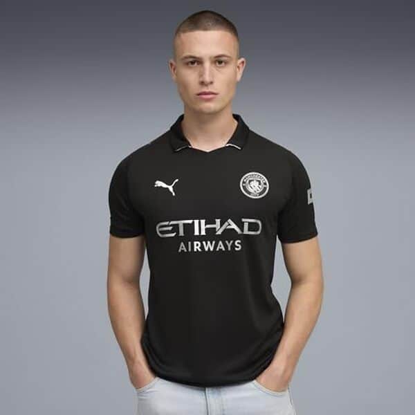 Découvrez notre test complet du nouveau maillot extérieur Manchester City Puma saison 2025-26 : design, confort et qualité analysés en détail.