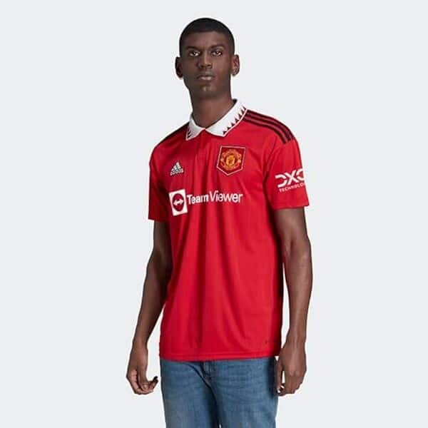 Découvrez notre test complet du maillot de football Manchester United 22/23 adidas rouge taille L : qualité, confort et style du kit officiel.