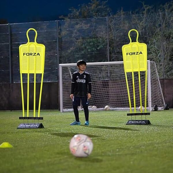 Découvrez notre test complet des mannequins de coups francs Forza Junior : évaluez leur robustesse, leur performance et leur qualité pour l'entraînement au football.