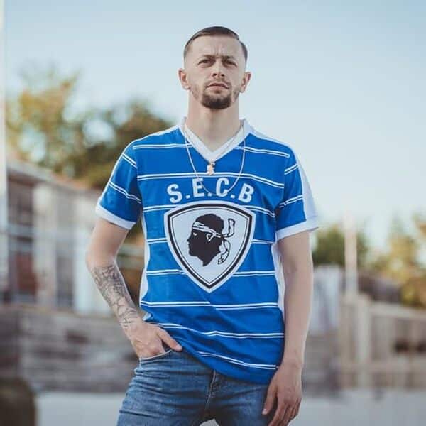 Découvrez notre avis complet sur le maillot rétro SC Bastia 2026-82 en taille XL : histoire, qualité et conseils d'achat pour les fans de football vintage. 