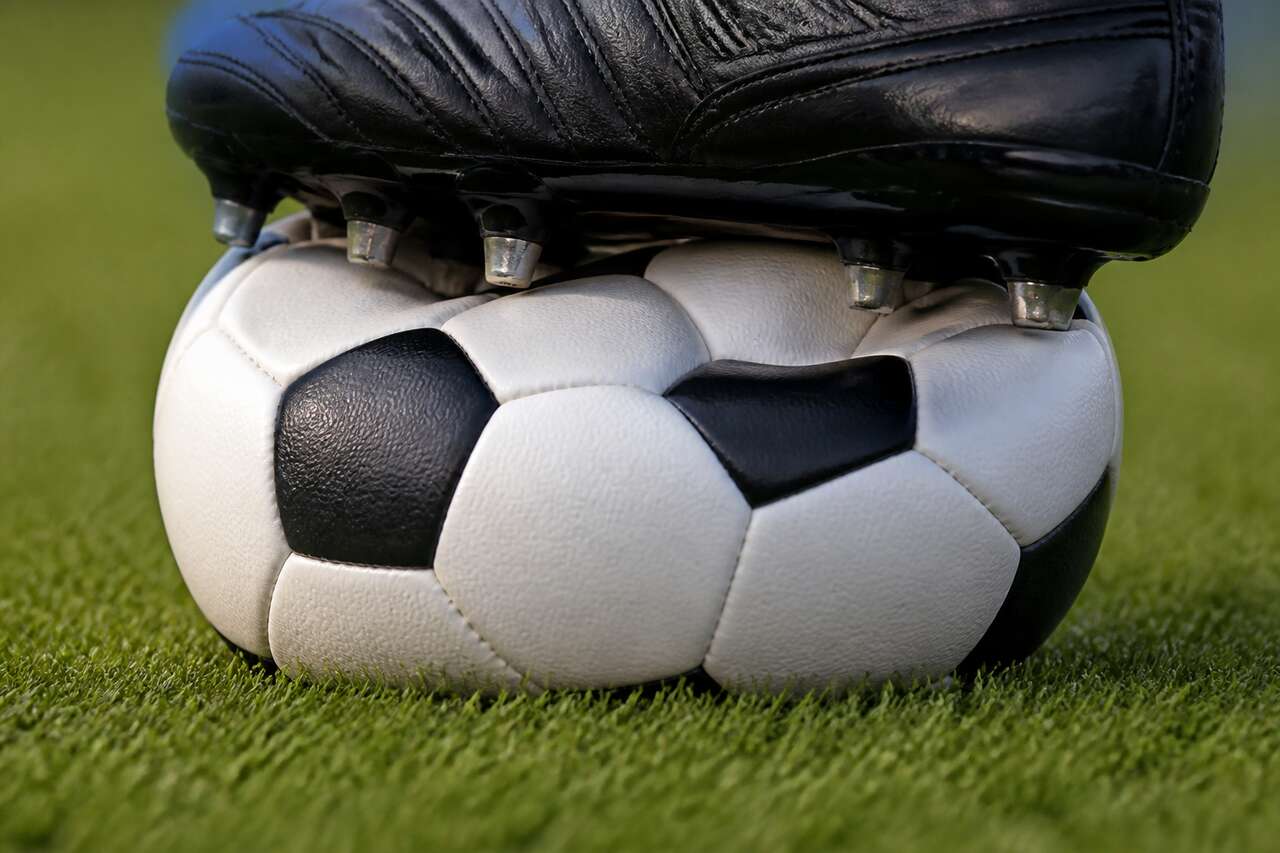 Quelle pression pour un ballon de foot et pourquoi cela change le contr&ocirc;le