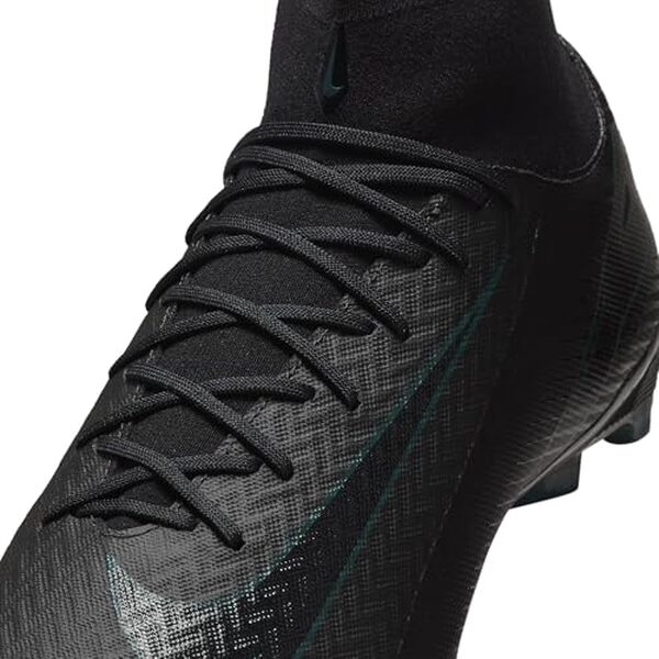 Découvrez notre test complet des crampons Nike ZM Superfly 10 Acad FG/MG : performances, confort et technologie pour dominer le terrain.