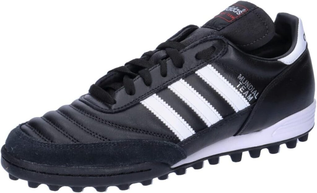 Test des adidas Mundial Team : chaussures de football classiques et efficaces