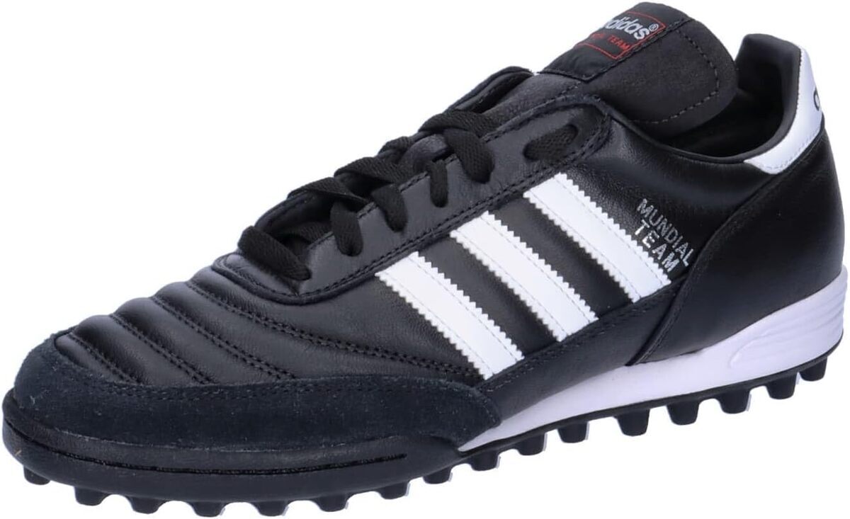 Test des adidas Mundial Team : chaussures de football classiques et efficaces