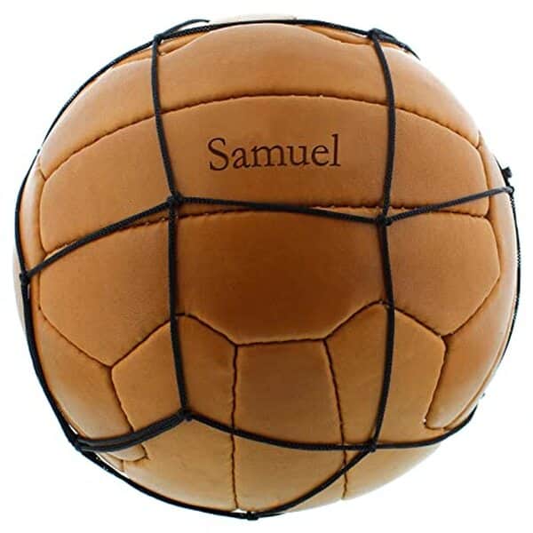 Découvrez notre avis détaillé sur le ballon de foot rétro en cuir gravé par Historia GmbH : qualité, design vintage et personnalisation.