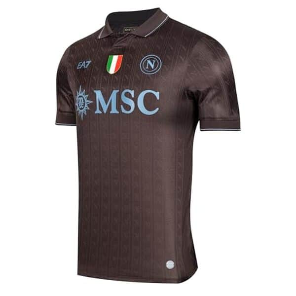 Découvrez notre test détaillé du maillot SSC Napoli troisième 2025/2026 eA7 en taille xXl. Qualité, confort et design : tous les avis sur ce maillot napolitain. 
