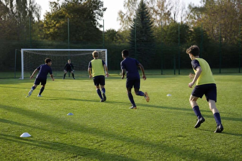 Exercice tactique U17 : repli défensif en football