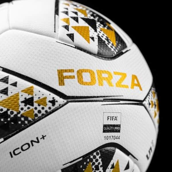 Découvrez notre test détaillé du ballon de foot Forza Icon+ : performance, qualité professionnelle et durabilité. Avis complet pour bien choisir votre ballon. 