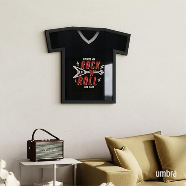 Découvrez notre avis détaillé sur le cadre Umbra T-Frame pour t-shirt moyen : qualité, design et fonctionnalité pour sublimer vos souvenirs textiles. 