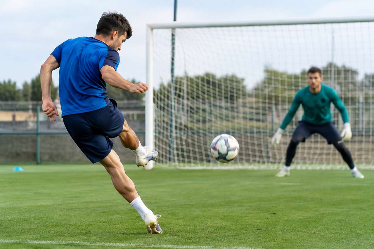 Techniques De Finition En Football : améliorez Vos Performances