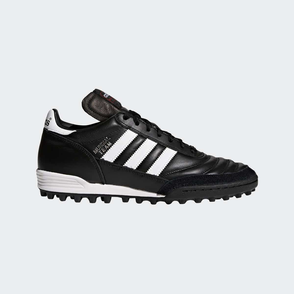 Test des chaussures de football Decathlon Mundial Team Turf adultes noires